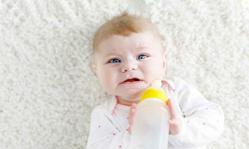 علت بی‌میلی نوزاد به شیر خشک